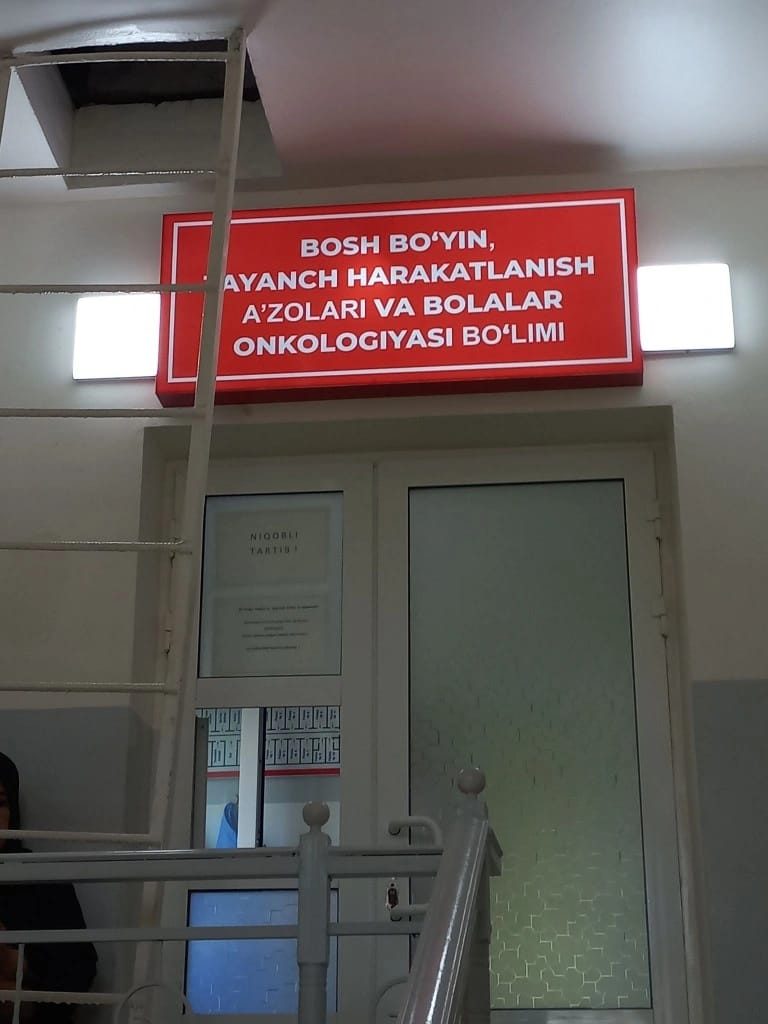Sign for the children's oncology department, in Uzbek